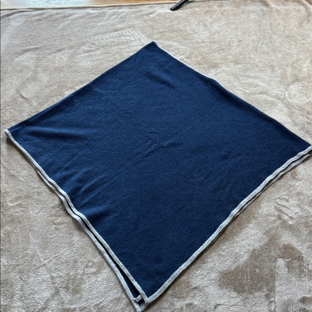 Captiva Cashmere Wrap Poncho 100% Cashmere Navy Blue Tipped in Ecru Grey OS - Picture 3 of 8
